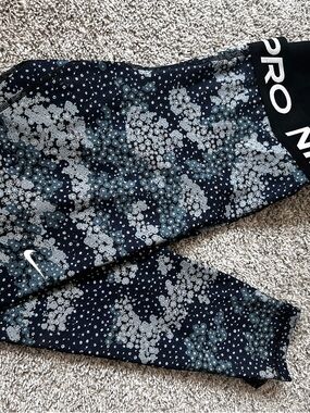Nike Women's Pro Dri Fit Black & Gray Patterned Leggings